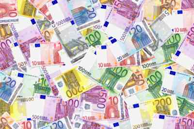 © mekcar - Adobe Stock.com Euro-Scheine