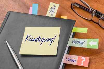 © Zerbor - Adobe Stock.com Zettel mit Aufschrift Kündigung