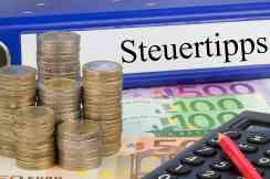 Münzen, Scheine und Taschenrechner